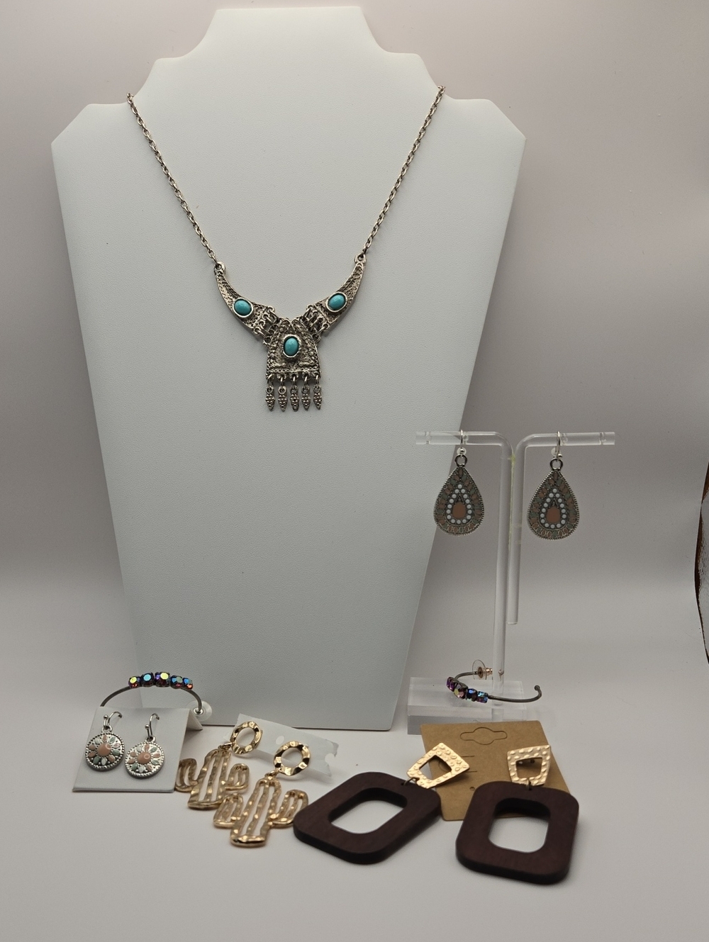 1 Silver-Tone Fuax Turquoise Pendant Necklace 5 Pairs Of Earrings Lot